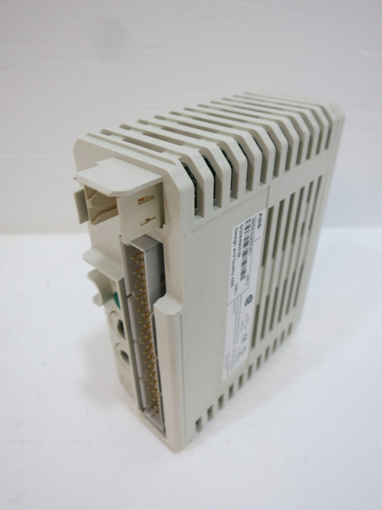 ABB DI811 3BSE008552R1 PR:C PLC Module DI 811 S800 Digital Input 48V 48 V (NP2133-38)