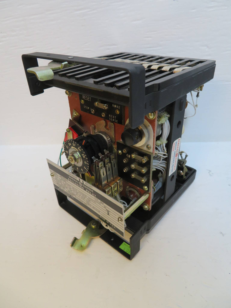 General Electric 12NLR21U1A Reclosing Relay Type NLR GE 125VDC 12NLR 21U1A (NP2212-3)