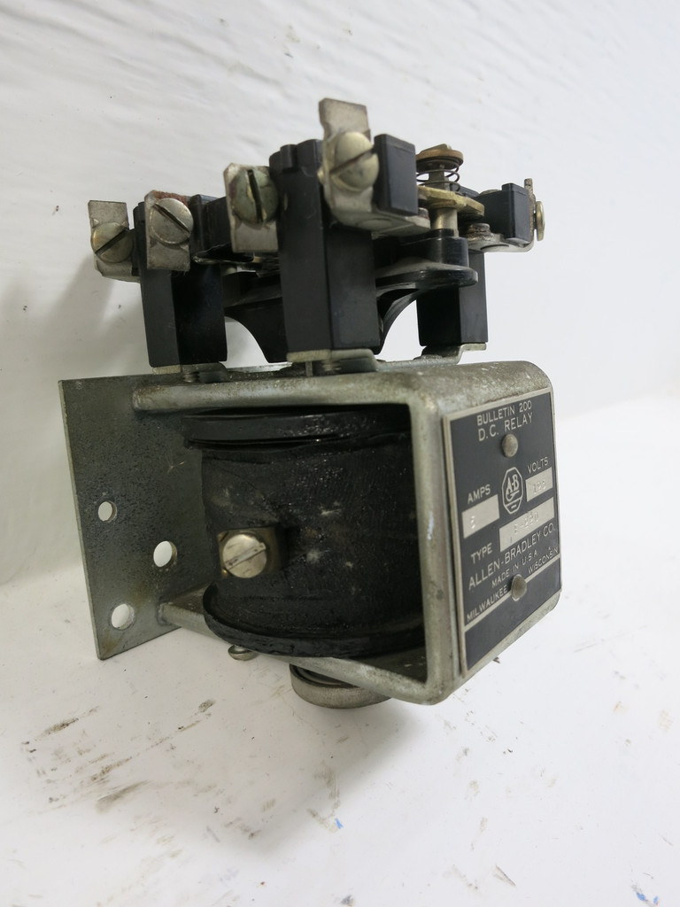 Allen Bradley E-220 Bulletin 200 D.C. Relay 5A 125V DC Relay (TK4691-6)