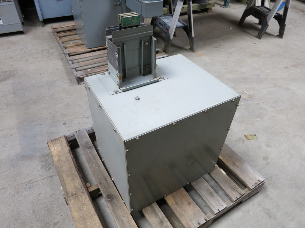 GE AFS1 800A 600V Armor-Clad Tap Box 3PH 3W Busway End 800 Amp Bus AFS-1 3P3W (DW1408-1)