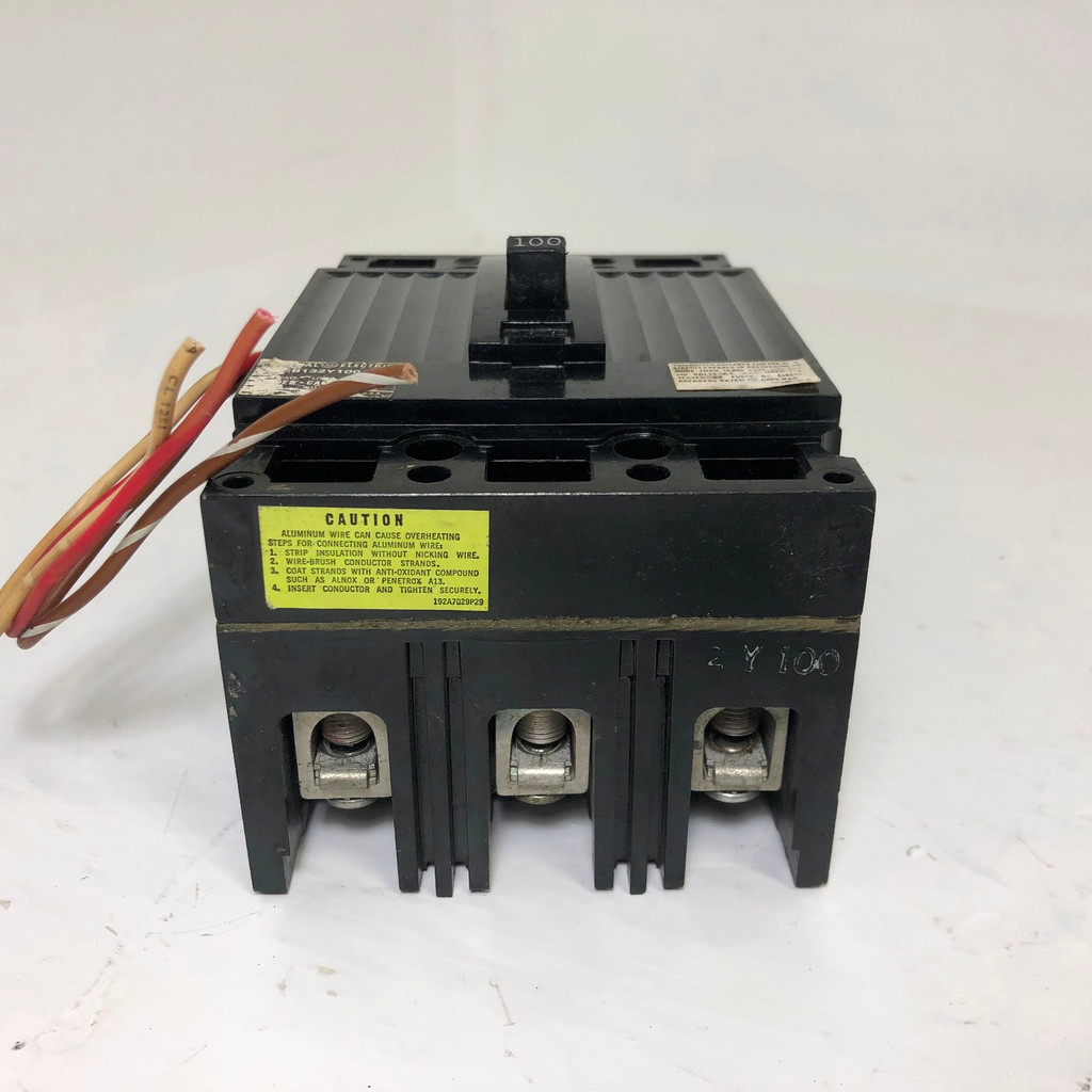 GE TEB132Y100 100A Molded Case Switch w/ Aux 240 VAC 3 Pole 100 Amp bad label (EM3432-2)