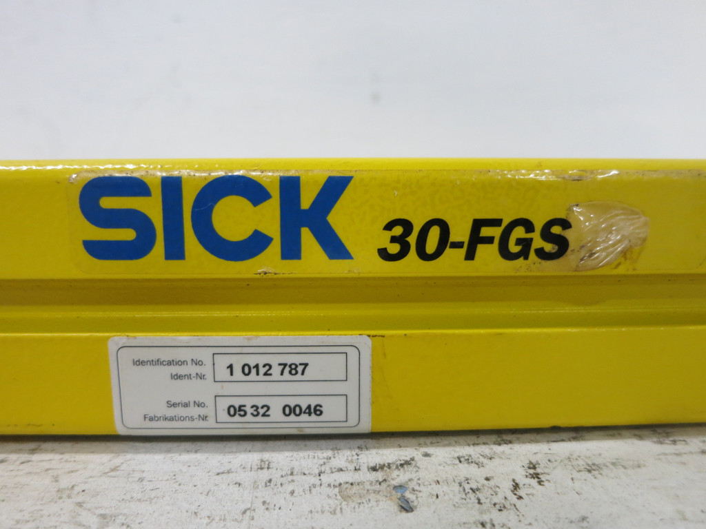 SICK FGSS1050-211 Safety Light Curtain Sender 30-FGS FGSS Presence Sensing 24V (DW1581-1)