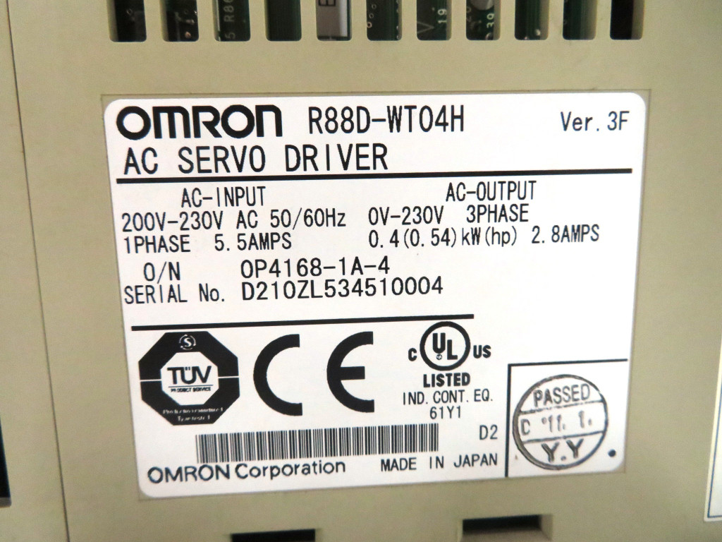 Omron R88D-WT04H 0.54 HP AC Servo Driver 200-230 VAC 400W 2.8A Drive 0.4kW (DW3134-13)