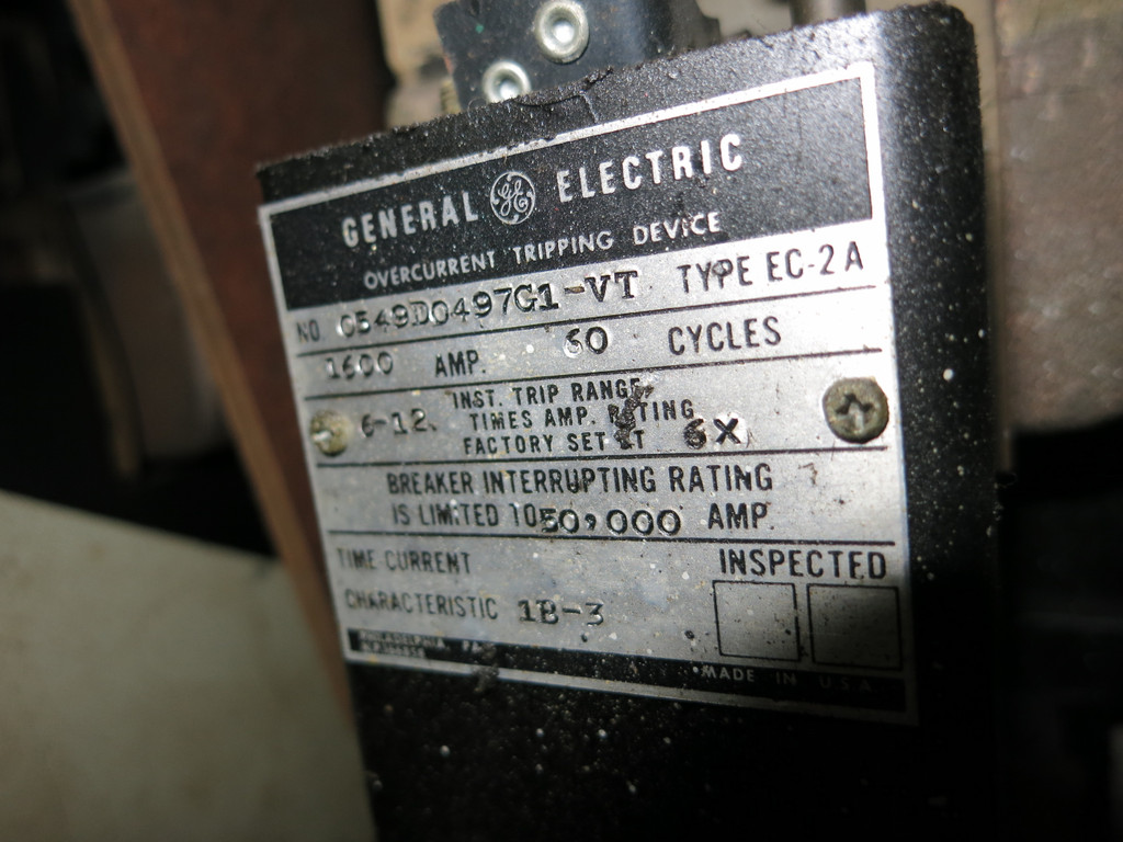 General Electric AK-2-50 1600A LV Power Circuit Breaker w 1600A Overcurrent Trip (GA1072-1)