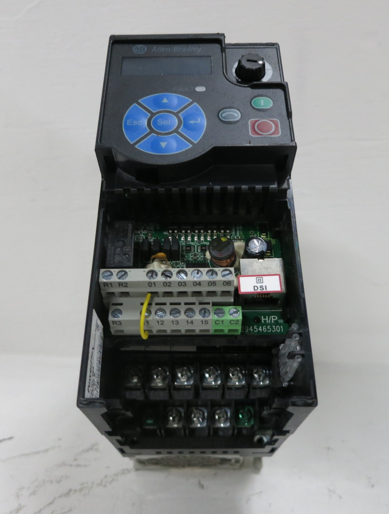 Allen Bradley 25A-D2P3N104 Ser B 1 HP PowerFlex 523 AC VS Drive 1HP 480V 0.75kW (DW4573-1)