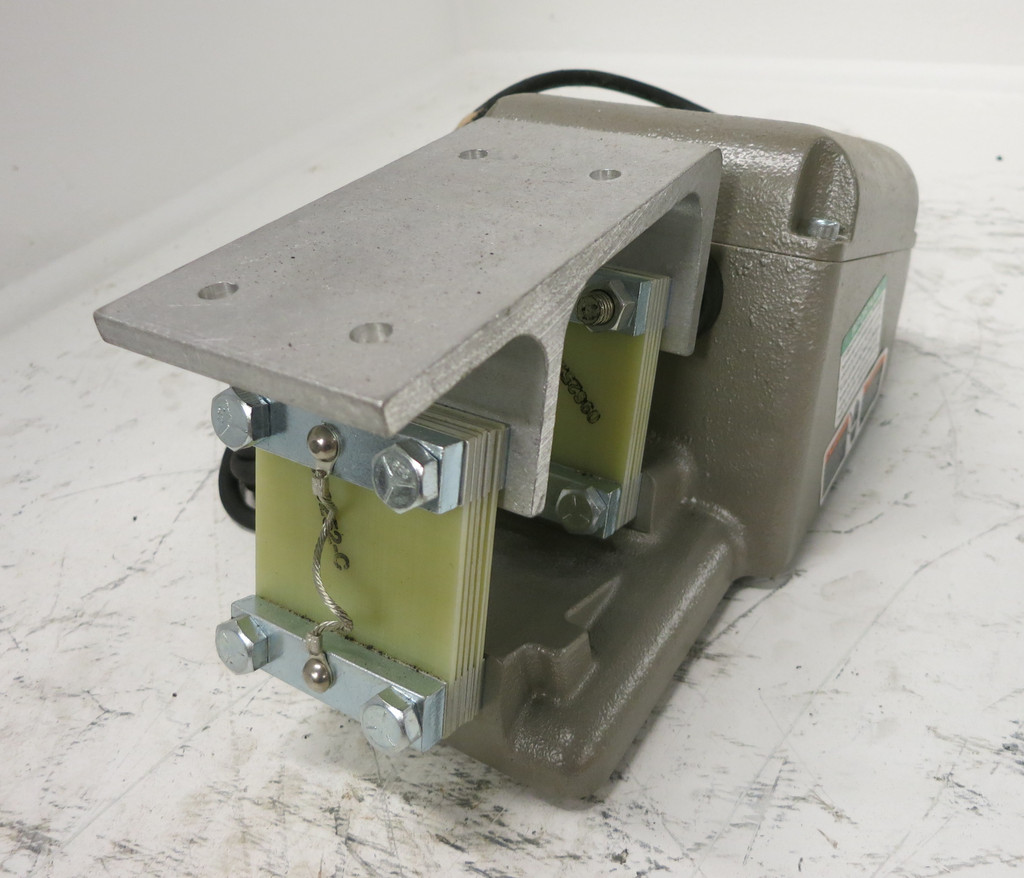 NEW FMC Syntron F-010-B Electromagnetic Vibrating Feeder Drive Assembly F-O1O-B (DW4847-3)