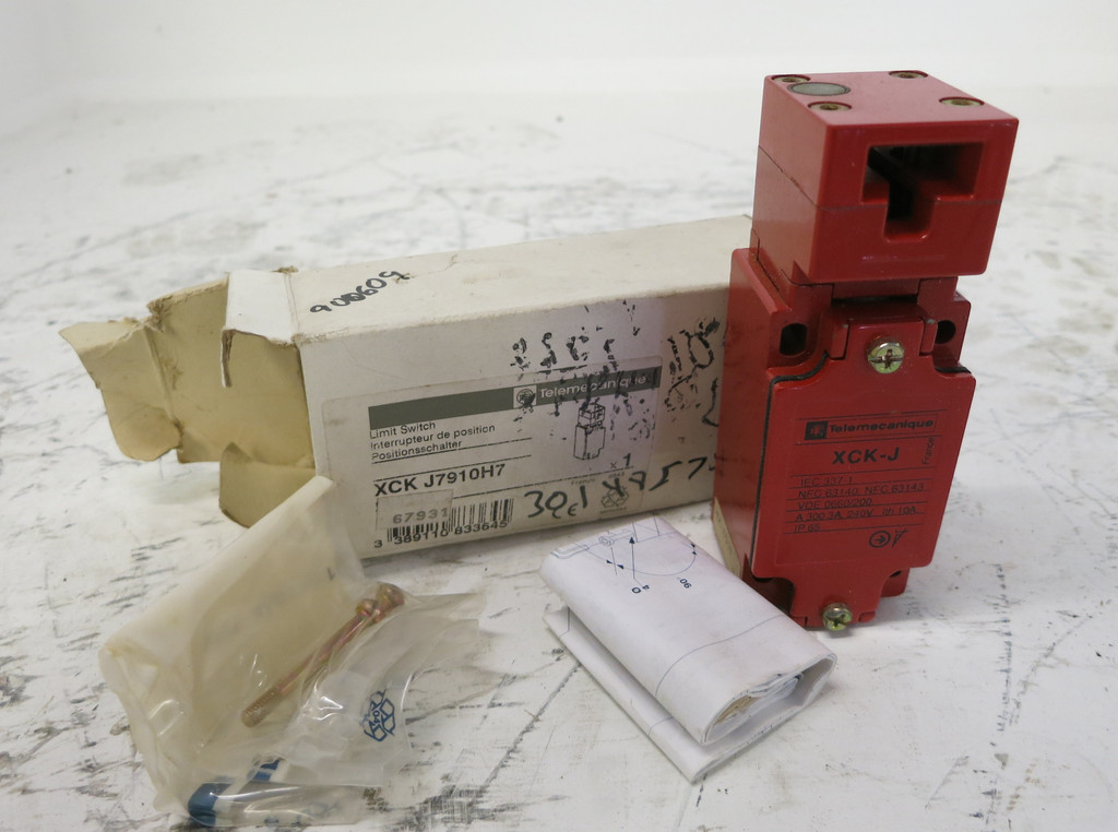 NEW Telemecanique XCKJ7910H7 Limit Switch XCK-J 240V 10A XCK-J7910 (DW4875-1)