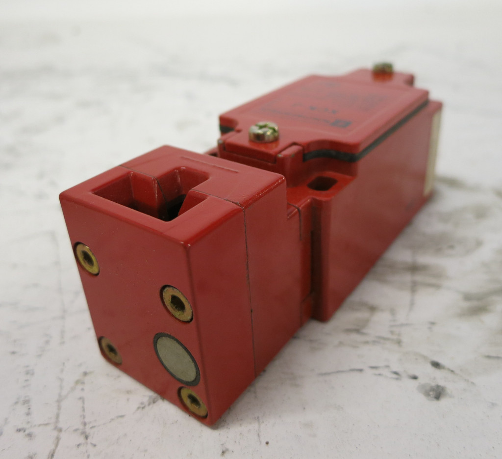 NEW Telemecanique XCKJ7910H7 Limit Switch XCK-J 240V 10A XCK-J7910 (DW4875-1)