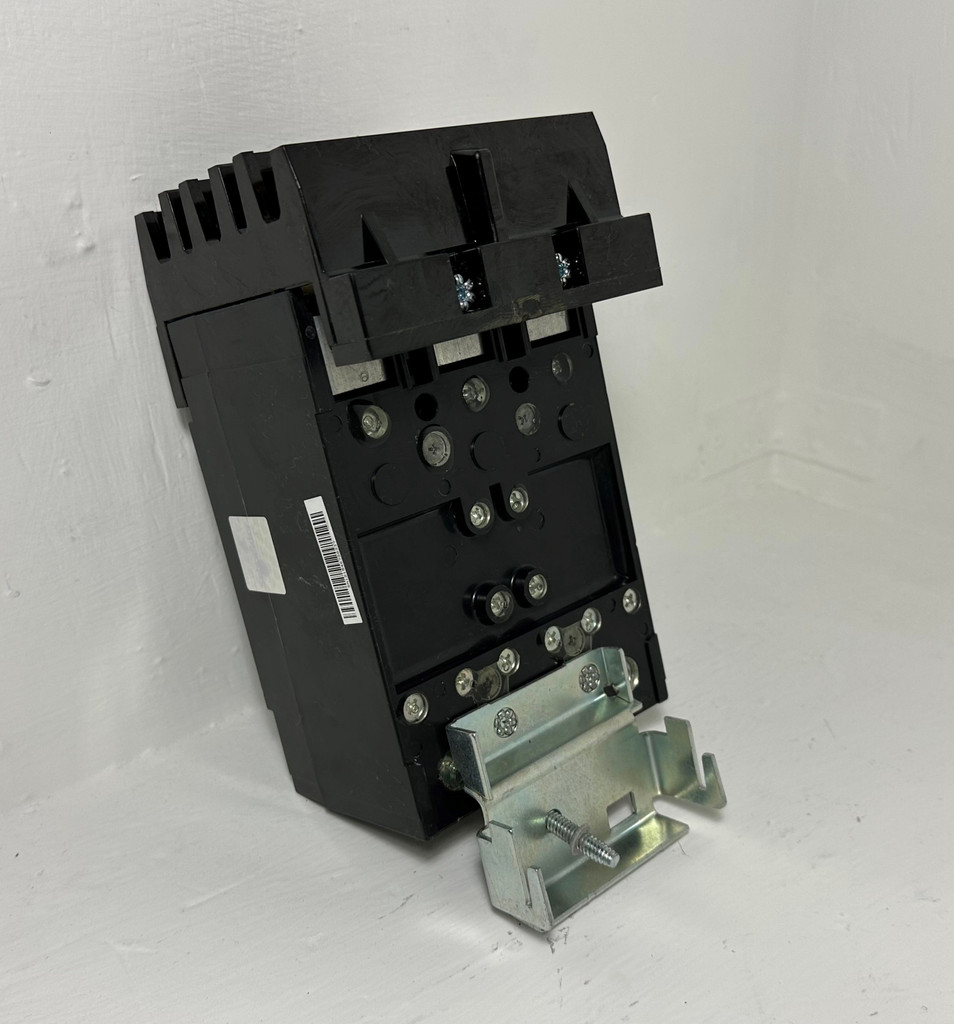 Square D I-Line QBA32225 225A PowerPact Circuit Breaker Type Q2 240V QB 225 Amp (EM4637-1)