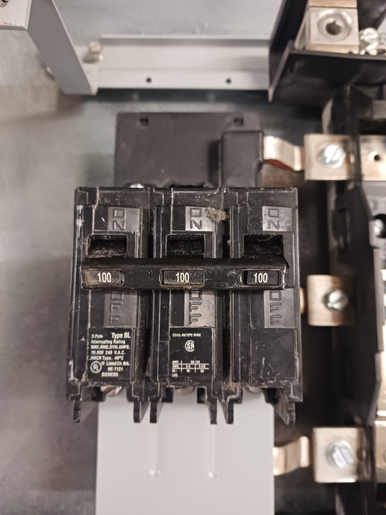 Siemens 100A Main Breaker S1 Panelboard 208Y/120V 3PH 4W 100 Amp S1C18BL100CTS (BJ0473-1)