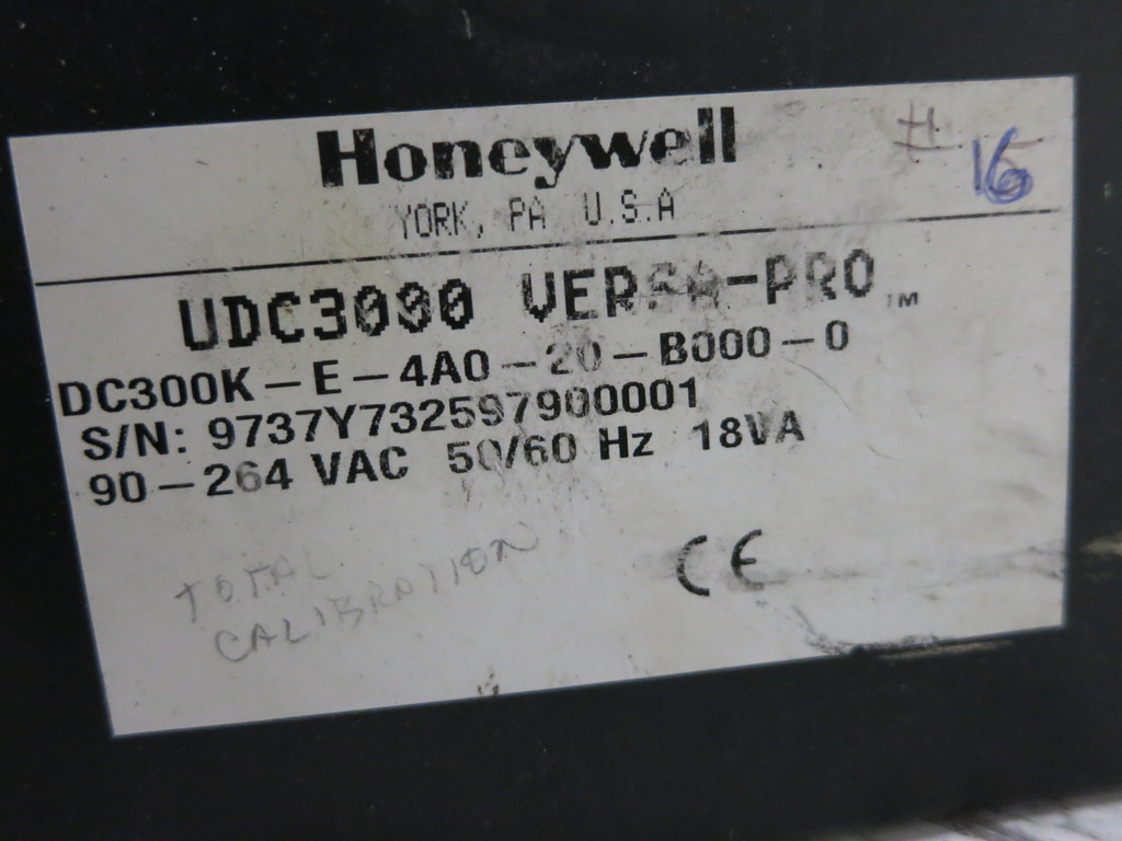 Honeywell DC300K-E-4A0-20-B000-0 UDC3000 Versa-Pro Digital Limit Controller (DW5574-1)