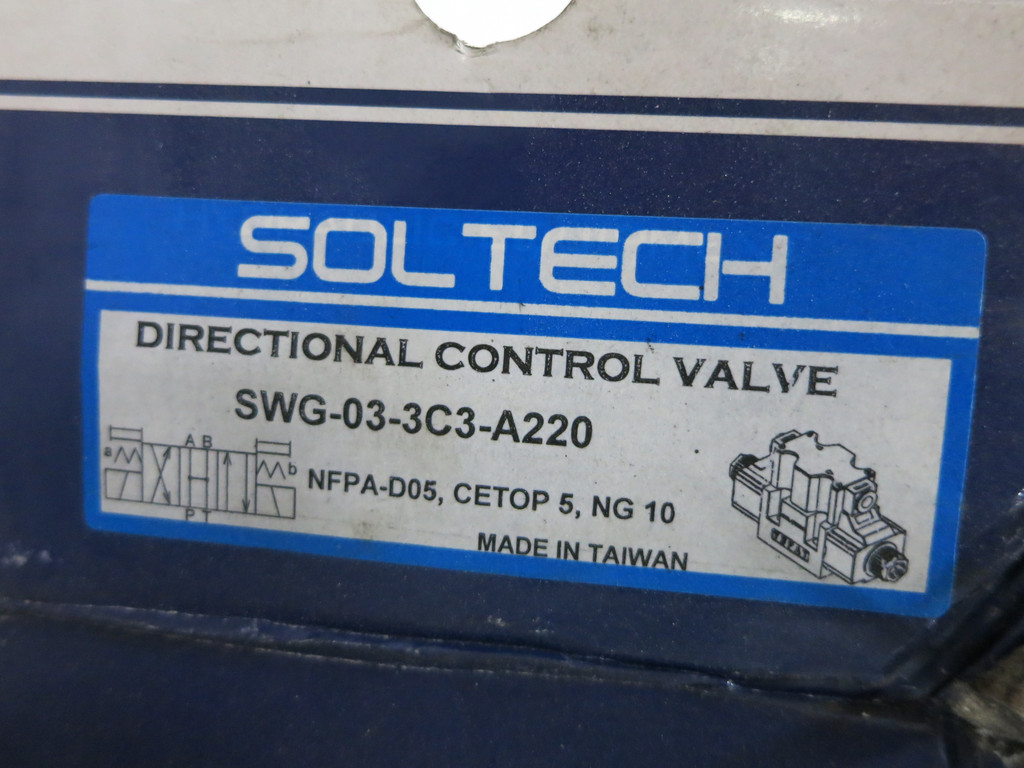 NEW Soltech SWG-03-3C3-A220 Directional Control Valve Solenoid Operated (DW5591-1)