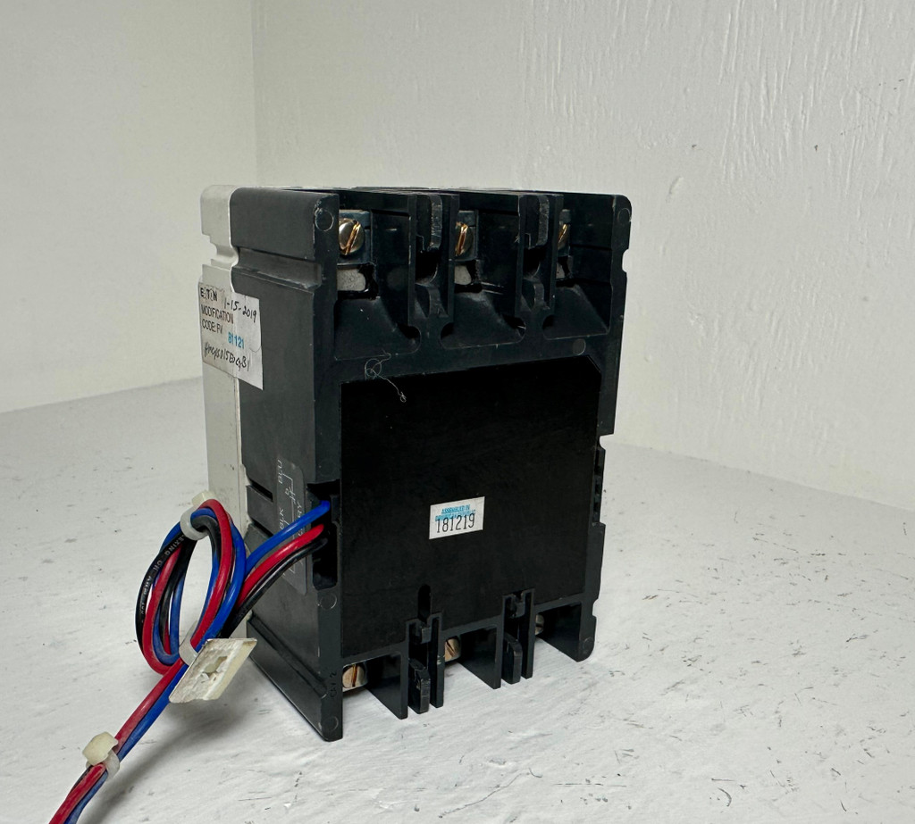 Eaton HMCPS015E0C 15A Circuit Breaker w/ Aux 480/600V 3 Pole HMCPS 15 Amp (EM4821-1)