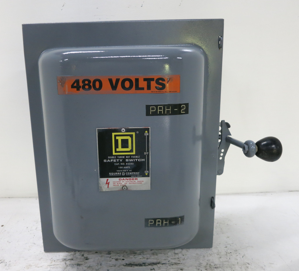 Square D 82343 100A Double Throw Enclosed Switch 100 Amp 600V Manual Transfer E1 (DW5658-1)