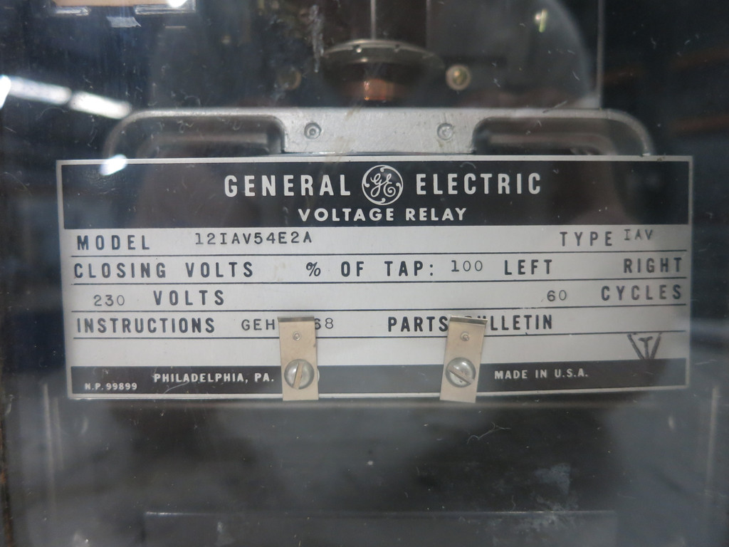 GE 12IAV54E2A Voltage Relay Type IAV 230V 60 Cycles General Electric (DW5751-2)