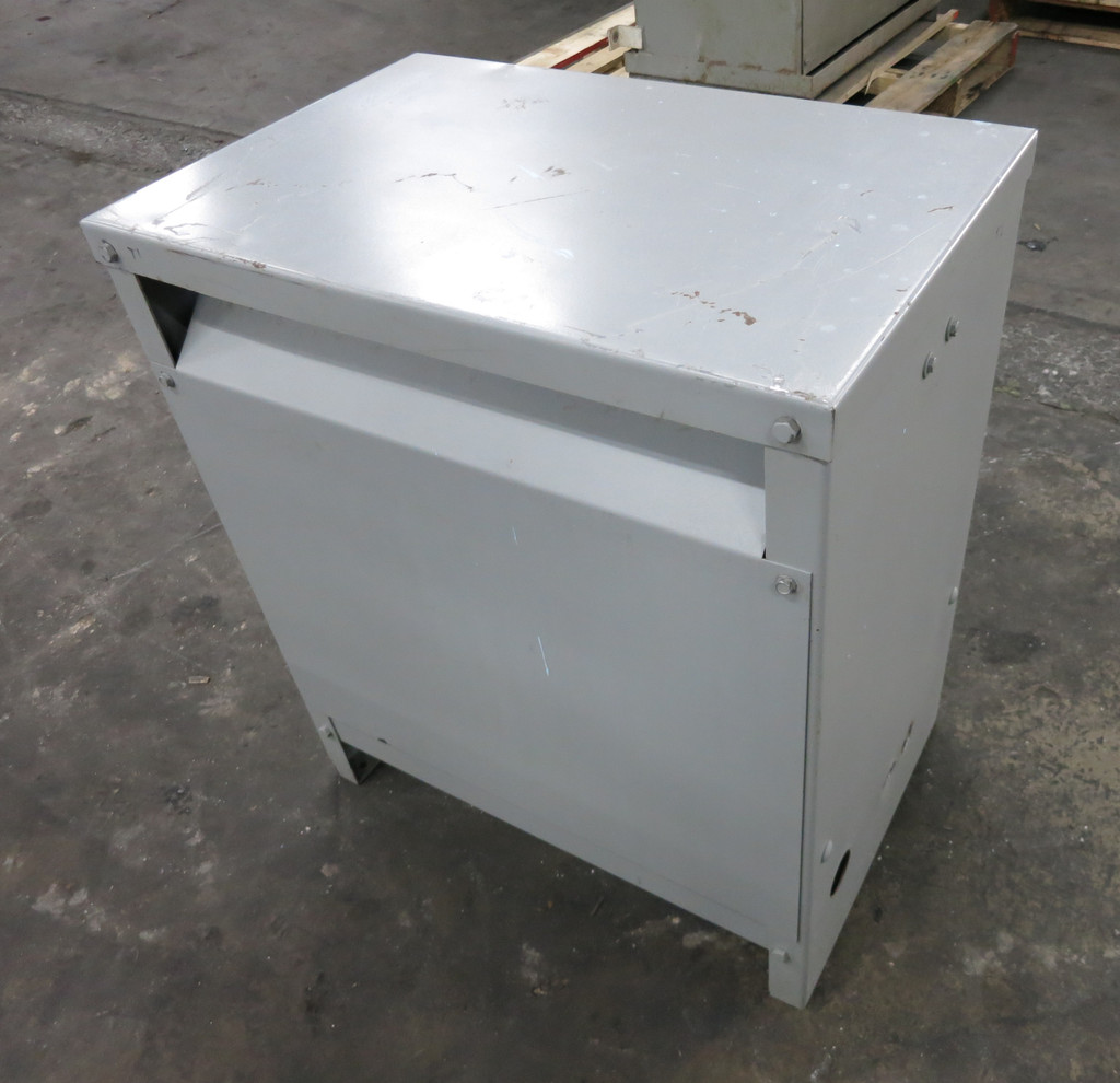 Hevi Duty 51 kVA 575 Delta to 230Y/133 V 3PH Dry Type Transformer DT631H51 600V (DW5895-1)