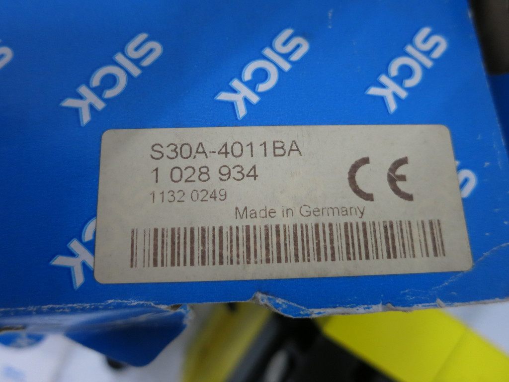 NEW SICK S30A-4011BA Safety Laser Scanner Light Sensor S30A4011BA S3000 AG (DW6006-1)