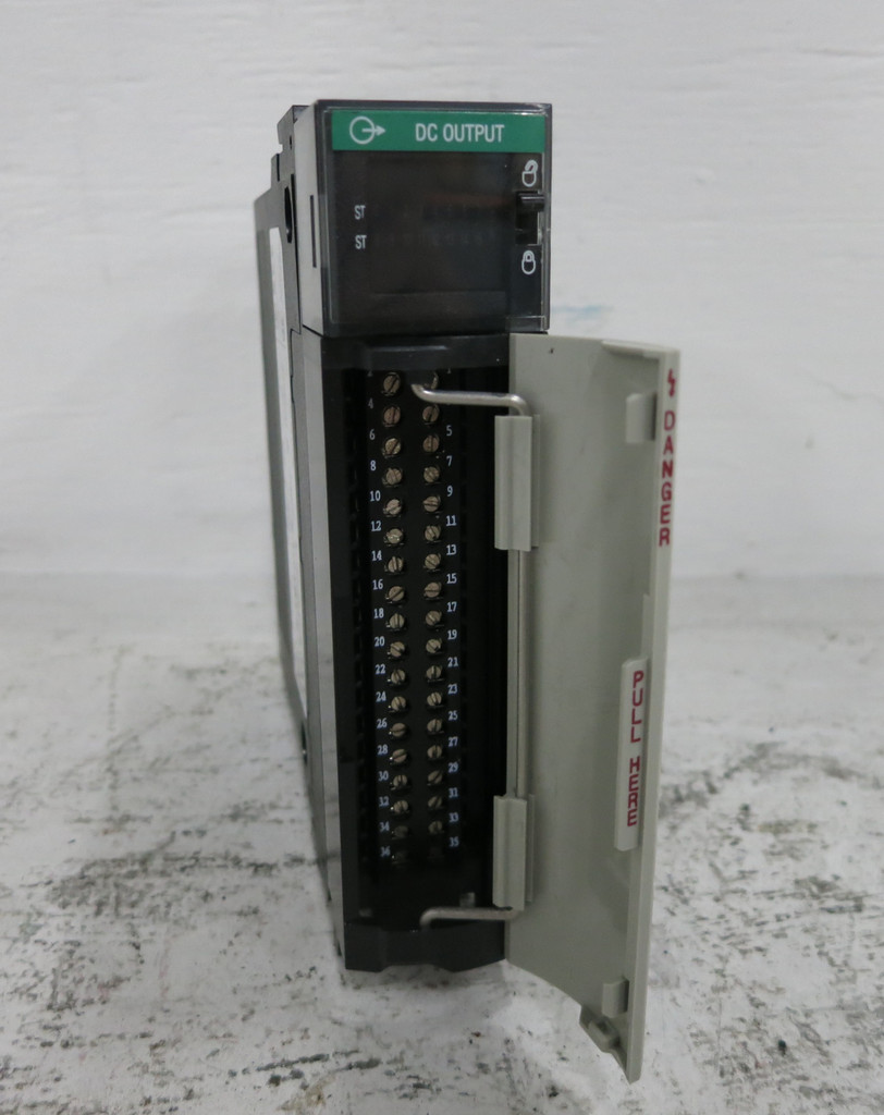 Allen Bradley 1756-OB16I Ser A Rev M01 F/W 2.1 DC Output ControlLogix PLC Module (DW6008-1)