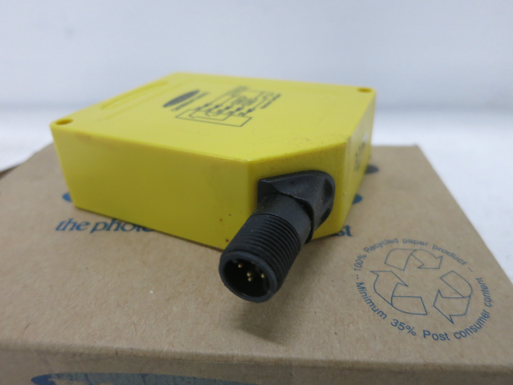 NEW Banner Q60BB6AF2000Q Adjustable-Field Sensor Photoelectric 63001 Q60 (DW6234-2)