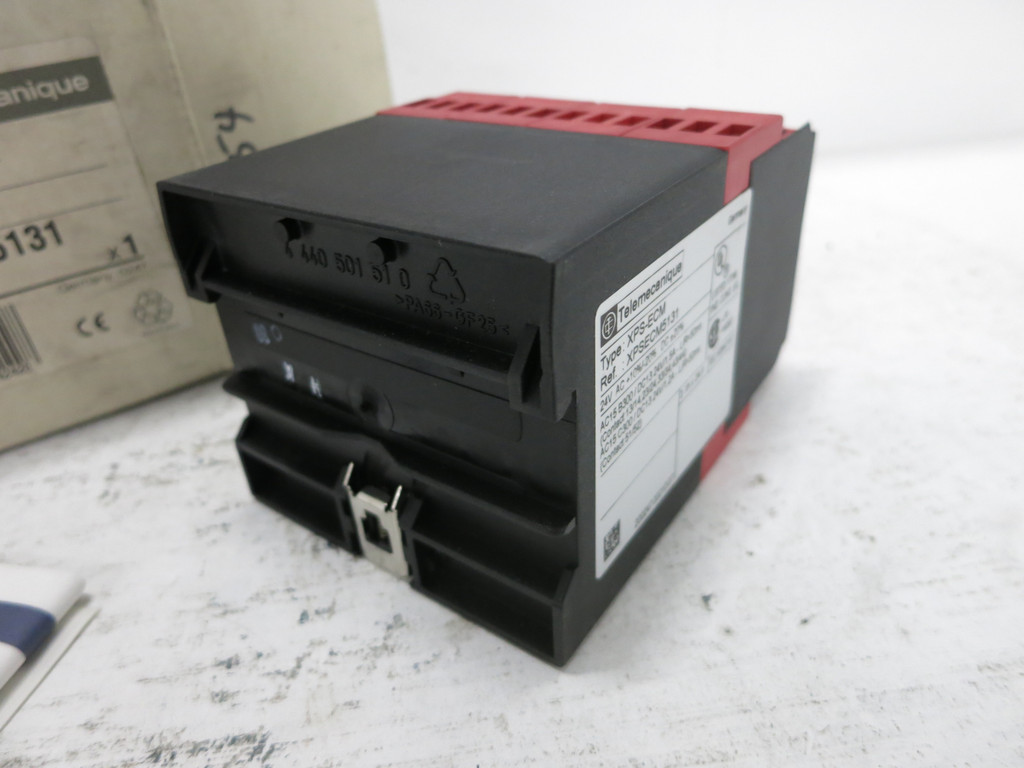 NEW Telemecanique XPSECM5131 Output Contact Extension Safety Module XPS-ECM PLC (DW6235-1)