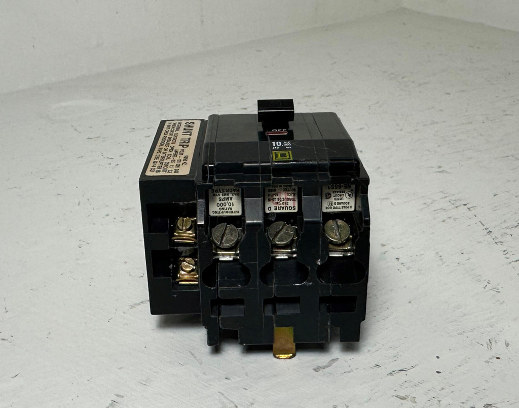 Square D QOB3301021 30A Circuit Breaker w/ Shunt Trip 240 VAC QOB 3 Pole 30 Amp (EM5095-43)