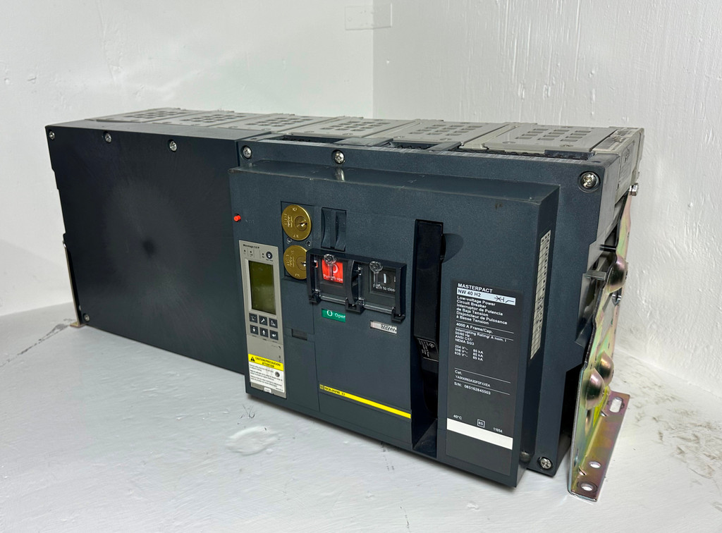 Square D NW40H2 4000A MasterPact EO Breaker 2x Shunt 5.0P Trip LSI 4000 Amp dmg (EM5112-3)