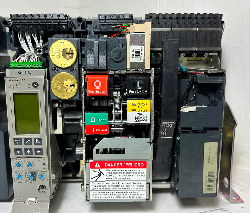 Square D NW40H2 4000A MasterPact EO Breaker 2x Shunt 5.0P Trip LSI 4000 Amp dmg (EM5112-3)