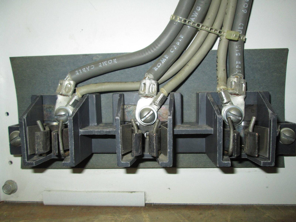 Cutler-Hammer Eaton Unitrol F10 30 & 100 Amp Dual Breaker Feeder 12" MCC Bucket (EBI0887-6)