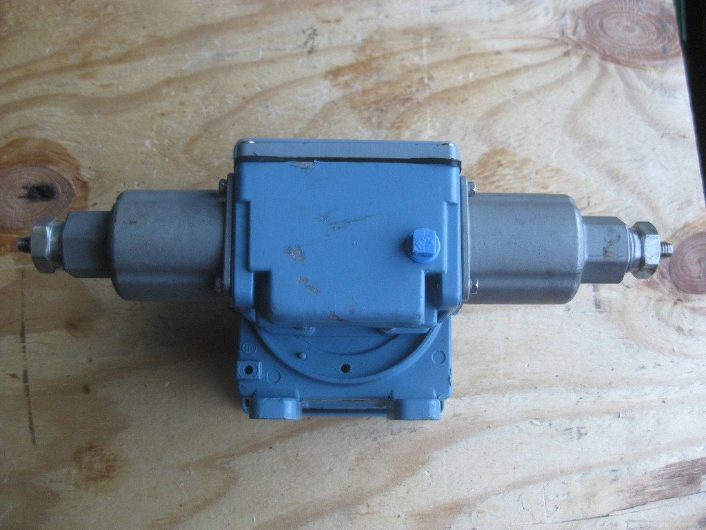 United Electric J400K-S157B Flow Control 300 PSI J400KS157B 10 to 100 PSI D (EBI4876-8)