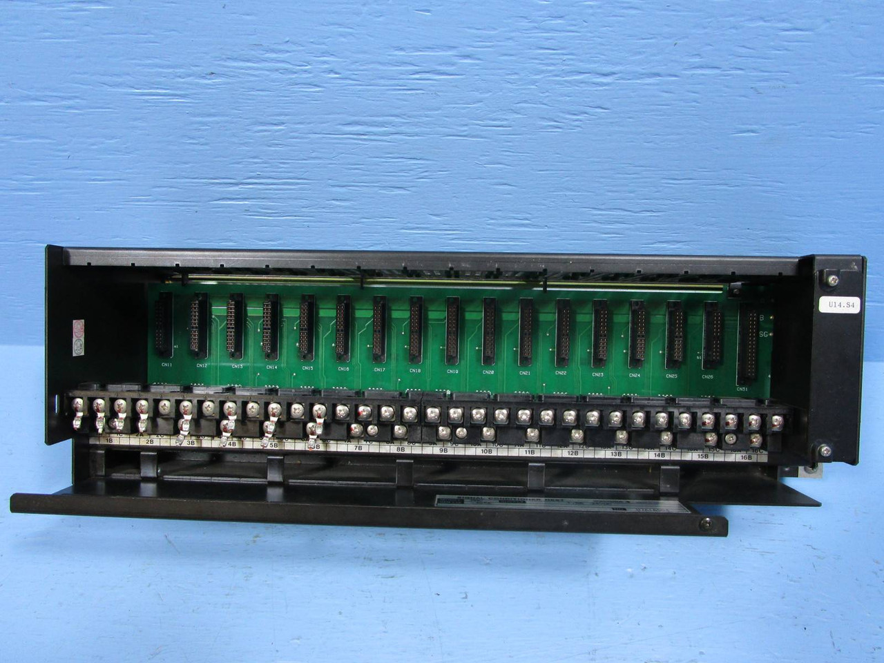 Yokogawa MHC-30*A Signal Conditioner Nest PLC Module Rack Chassis 24 VDC 1.6A (NP0792-3)