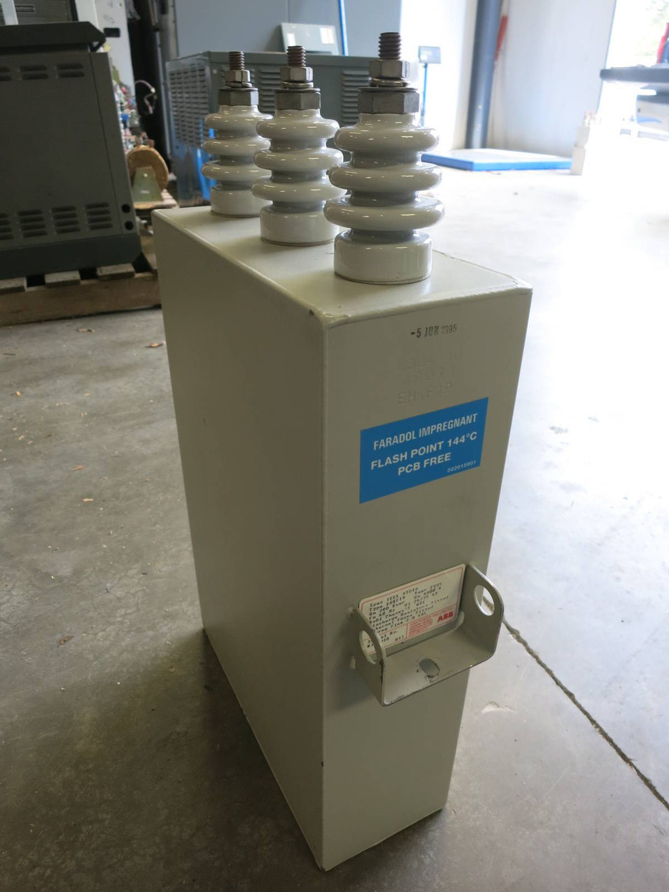 Image of ABB EHKF19 200 kVAR 4800 VAC 60 Hz 26/75 kV 3 Phases WYE Capacitor STD18 4800V