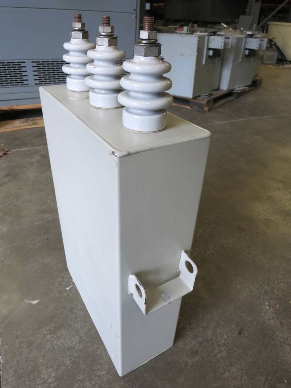 ABB EHKF19 200 kVAR 4800 VAC 60 Hz 26/75 kV 3 Phases WYE Capacitor STD18 4800V (PM1579-5)