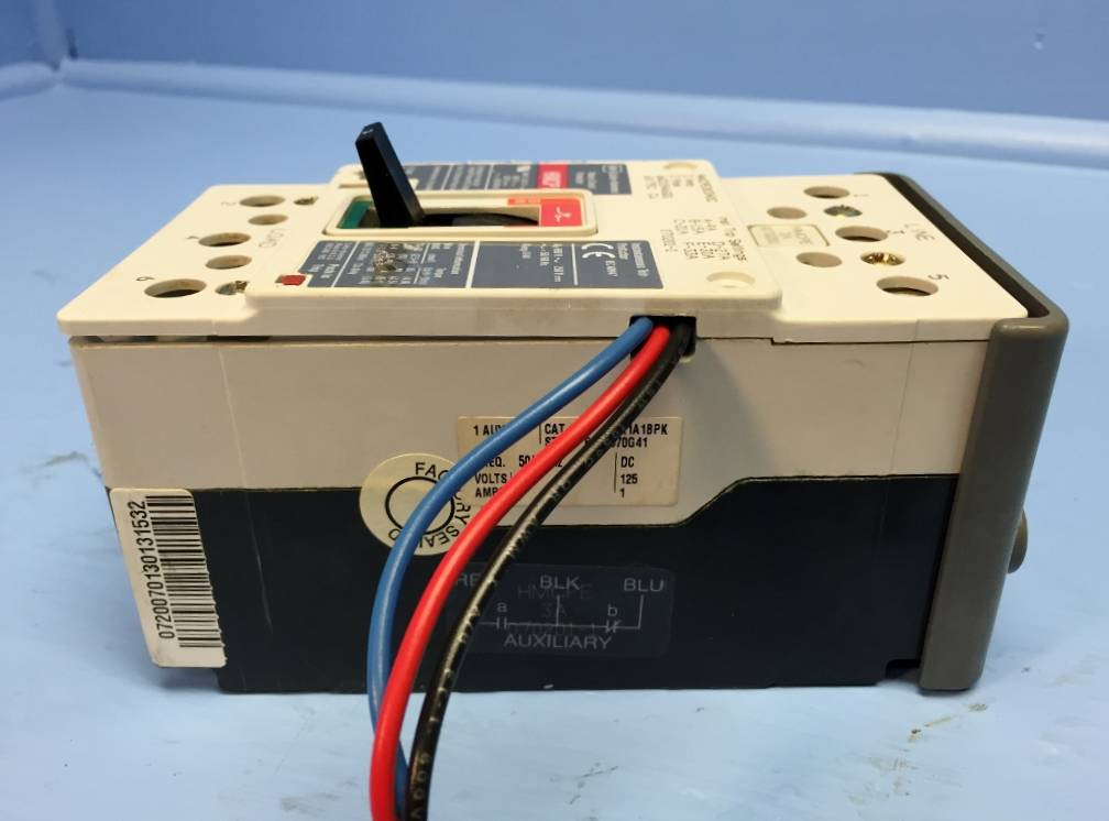 Cutler Hammer HMCPE003A0C 3 Amp Circuit Breaker w/ Aux HMCP E Westinghouse 3A (EM1080-1)