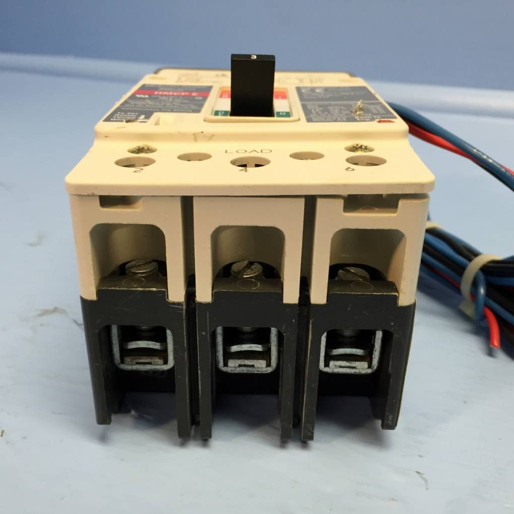 Cutler Hammer HMCPE003A0C 3 Amp Circuit Breaker w/ Aux HMCP E Westinghouse 3A (EM1080-1)