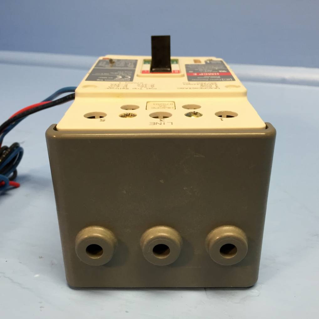 Cutler Hammer HMCPE003A0C 3 Amp Circuit Breaker w/ Aux HMCP E Westinghouse 3A (EM1080-1)