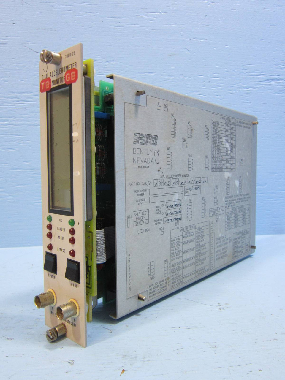 Bently Nevada Dual Accelerometer Monitor 3300/25-03-05-05-00-01-02-00 PLC 330025 (NP0881-1)