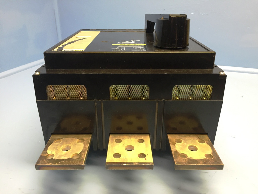 Square D PAF361600DC1680 1600A DC Circuit Breaker w Aux & UVR 1600 Amp bad label (EM1106-3)