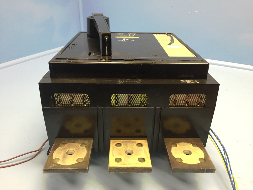 Square D PAF361600DC1680 1600A DC Circuit Breaker w Aux & UVR 1600 Amp bad label (EM1106-3)