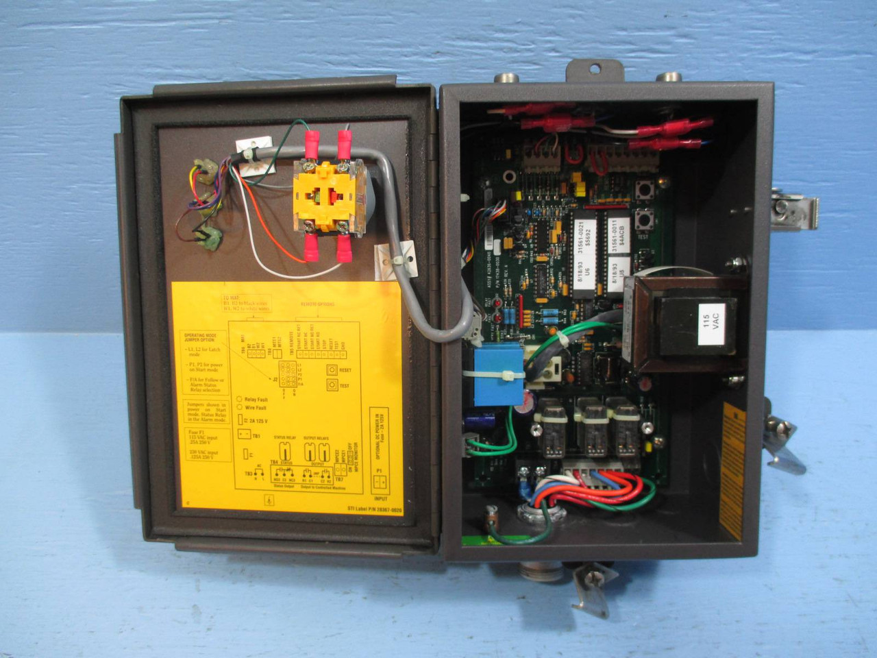 Sti OMC-2-120-GM3 Light Curtain Optomat Controller 82197-0030 OMC-2 115V (TK1333-1)