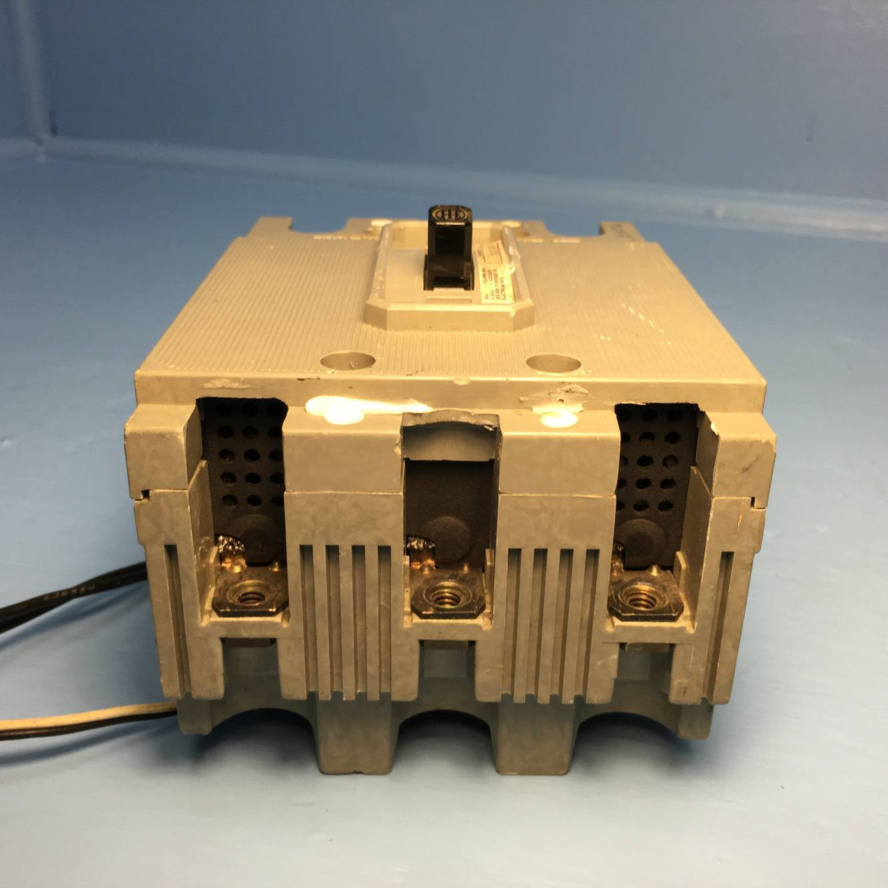 I-T-E Siemens HE3-B020 20A Circuit Breaker w/ Shunt HE3B020 HE Gould ITE 20 Amp (EM1215-1)