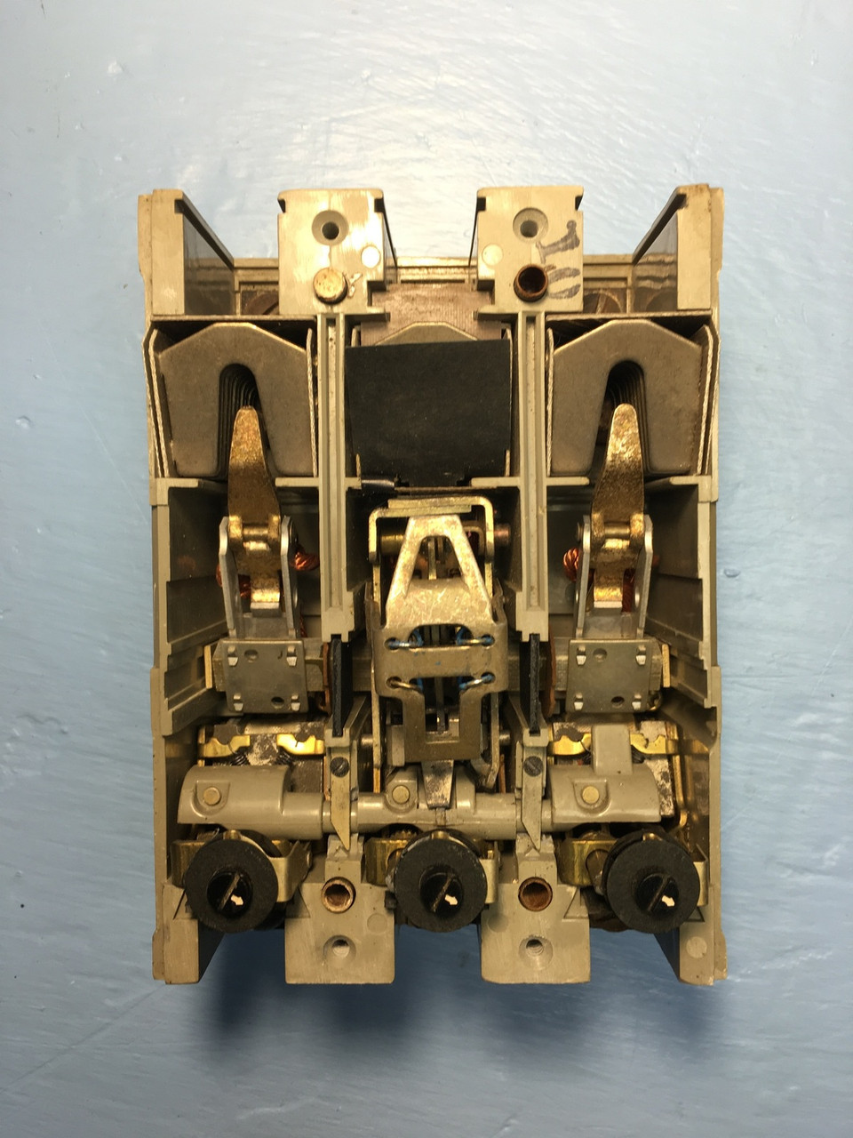 ITE Siemens HE3-A010 10A Circuit Breaker HE3A010 Gould I-T-E 10 Amp bad label (EM1220-64)
