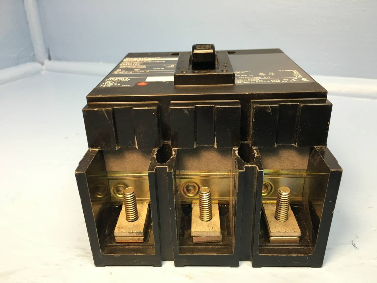 Square D 523371P7 QB 225 Amp PowerPact Circuit Breaker 240V 3P Q2M QB225 225A (EM1241-3)