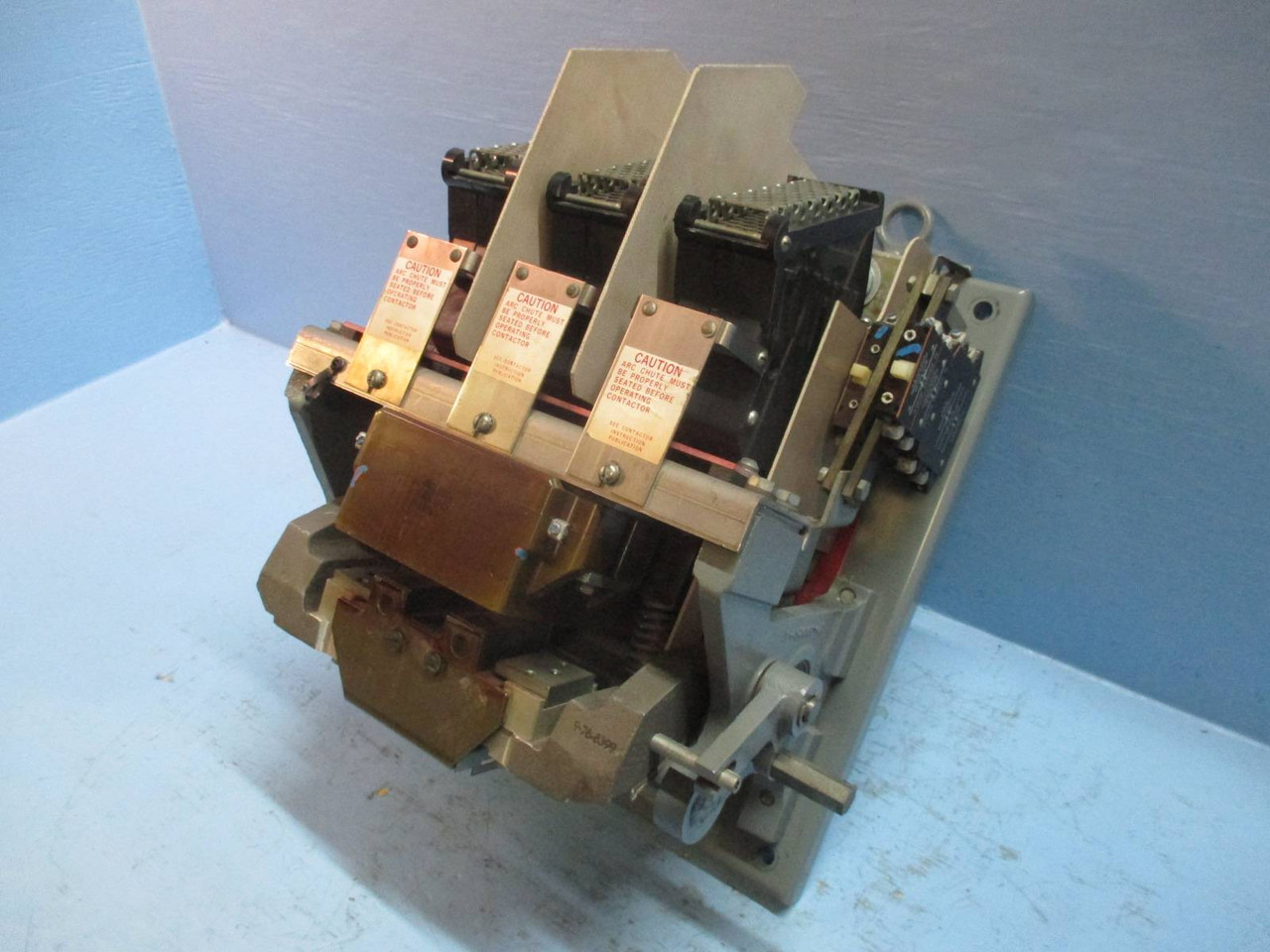 Cutler Hammer 10-4352-5 Contactor 700 Amp 480V Coil 3PH 600 Vac 700A 1875-3 (TK1469-2)