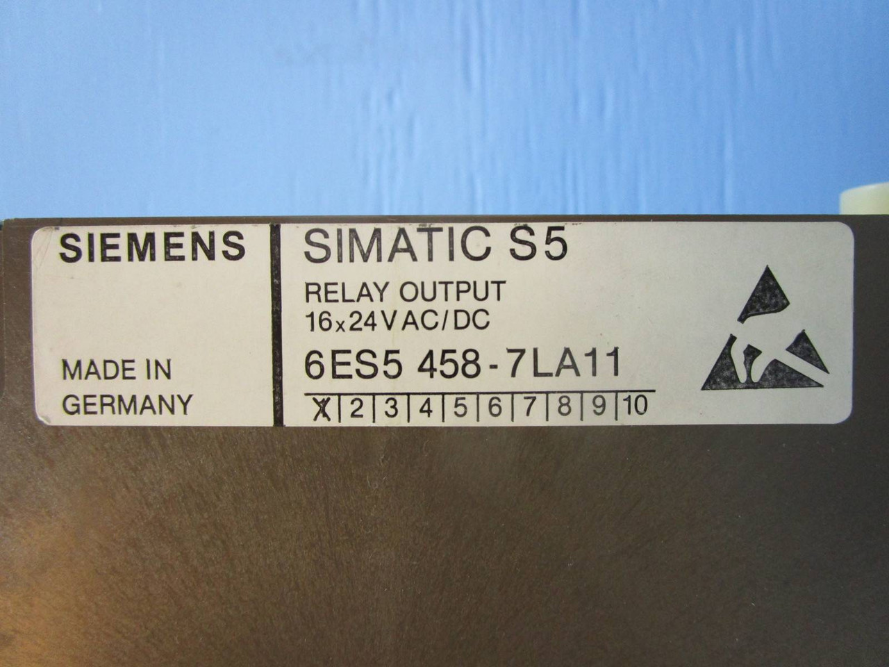 Siemens 6ES5 458-7LA11 SIMATIC S5 Relay Output PLC 16 x 24 VAC DC 6ES54587LA11 (NP1139-6)