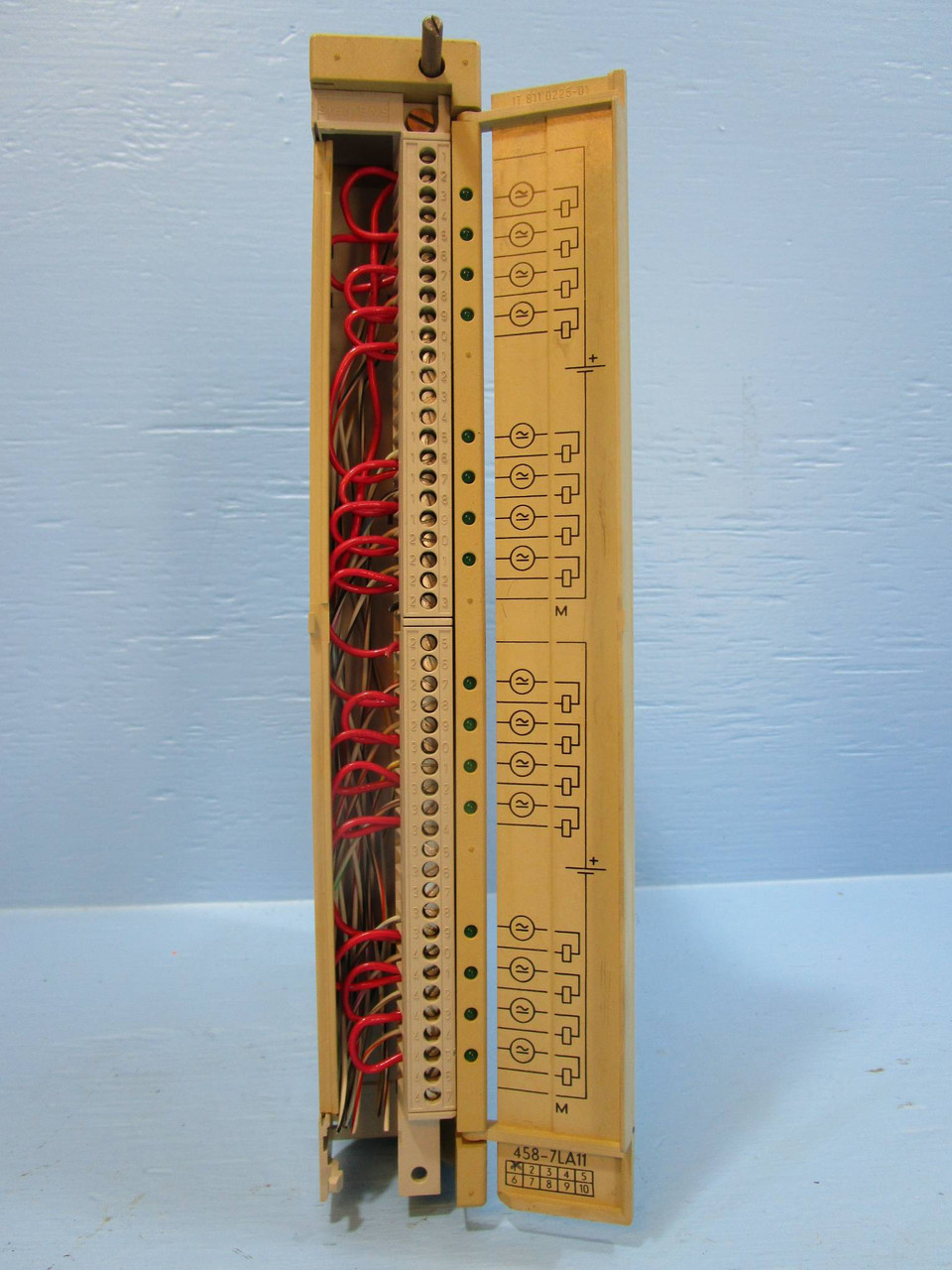 Siemens 6ES5 458-7LA11 SIMATIC S5 Relay Output PLC 16 x 24 VAC DC 6ES54587LA11 (NP1139-6)