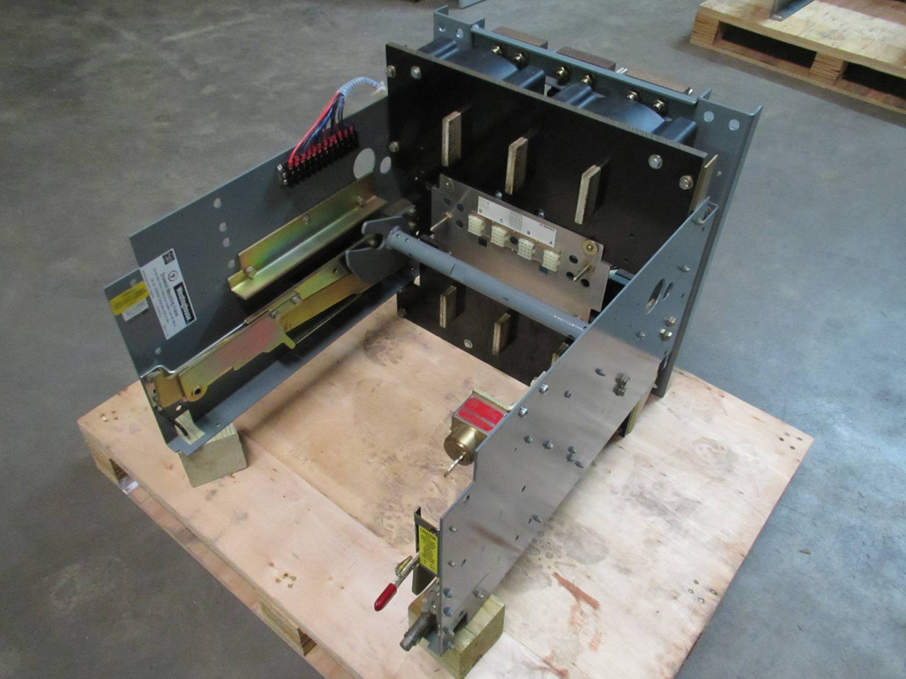 Westinghouse SPB 100,65 1600A Drawout Mounting Frame 16SPBD0S Breaker 16SPBDOS (PM1911-2)