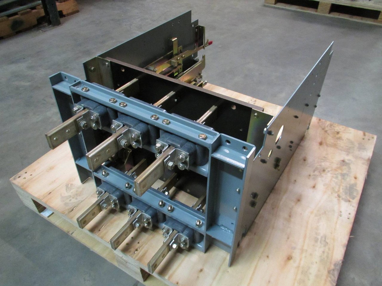 Westinghouse SPB 100,50 800A Max Drawout Mounting Frame 8SPBD0S Breaker Cradle (PM1910-40)