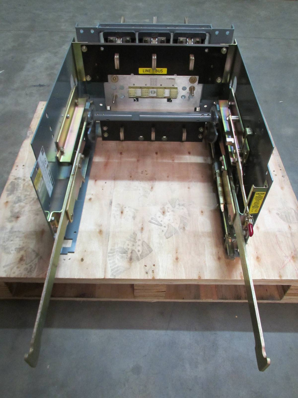 Westinghouse SPB 100,50 800A Max Drawout Mounting Frame 8SPBD0S Breaker Cradle (PM1910-40)