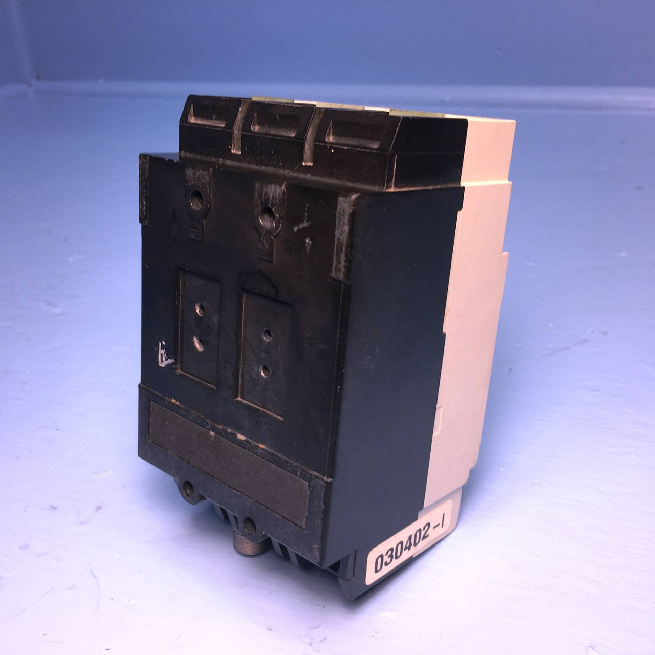 Cutler Hammer GMCP003A0C 3A Circuit Breaker w/ Aux 480V GMCP Westinghouse 3 Amp (EM1492-3)