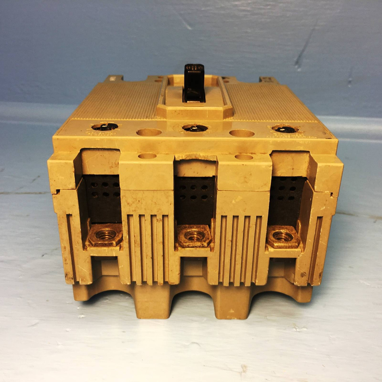 I-T-E HE3-A025 25A Circuit Breaker w Shunt HE3A025 600V Siemens Gould ITE 25 Amp (EM1588-5)